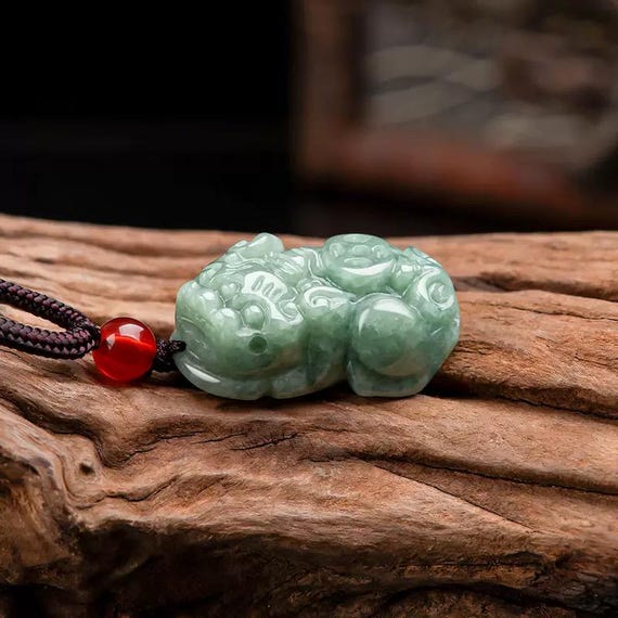 天然A級翡翠小貔貅（ひきゅう）富を引き寄せる宝石ペンダント - Etsy 日本