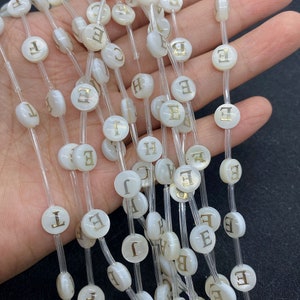 Cuentas de concha de nácar natural con letras A-Z, cuentas de concha blanca, cuentas de nácar, 4 cuentas
