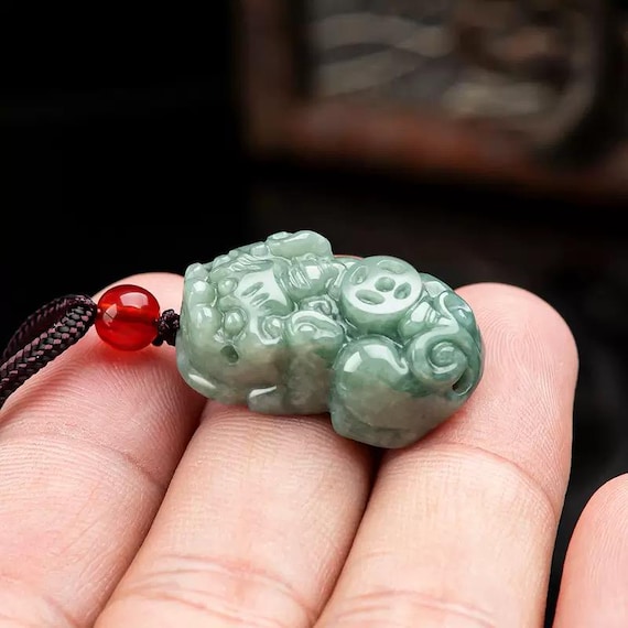 天然A級翡翠小貔貅（ひきゅう）富を引き寄せる宝石ペンダント - Etsy 日本