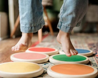 Juego de piedras de paso de madera PERSONALIZADAS de 6 / Juego de salto, equilibrio y salto / Piedras de paso no tóxicas Montessori / Edades de 18 meses a 8 años