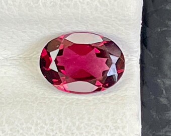 Granate rodolita natural: piedra preciosa ovalada facetada, 1,10 ct