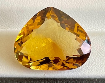Facetterad citrin ädelsten, hjärtformad, 17 ct (16,80 x 20,20 mm)