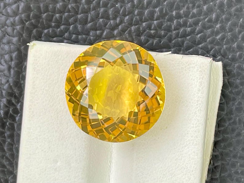 Facetterad citrin ädelsten, rundslipad, naturlig lös sten (19,70 ct) bild 3