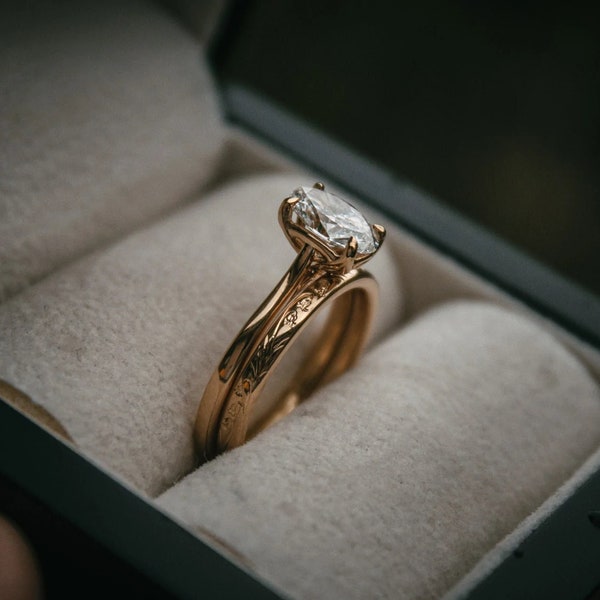 Conjunto de anillos de oro macizo de 14K, conjunto de anillos de compromiso ovalados, anillo de solitario ovalado delicado de 5x8 mm, con conjunto nupcial de banda de bodas de oro liso, anillo de promesa