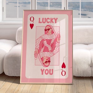 Arte murale retrò alla moda, poster della carta da gioco della regina di cuori, poster Lucky You, stampa artistica da parete estetica rosa, decorazione del carrello bar, stampe digitali