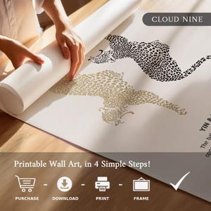Peut inclure: Impression murale imprimable repr&eacute;sentant deux silhouettes de gu&eacute;pards noires et dor&eacute;es, avec le texte "CLOUD NINE" et "YIN & The balance" en haut &agrave; droite. L'image montre une personne en train d'enrouler l'impression, avec des instructions pour acheter, t&eacute;l&eacute;charger, imprimer et encadrer l'&oelig;uvre.