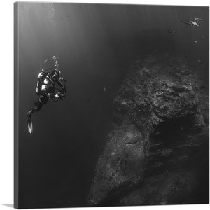 ARTCANVAS Scuba Diver Home Decor Square Canvas Art Print