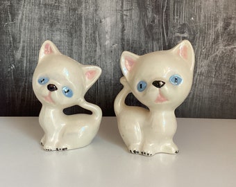 Vintage schillernde Kitty Katzenstreuer, Keramik, weiße Katzen, blaue Augen, Katzensammler, Katzenliebhaber