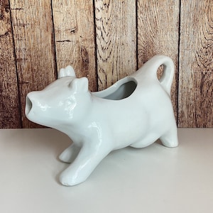 Vintage White Cow Creamer, Porcelain, Dairy Cow, Farmhouse Kitchen, Vintage Kitchen, Sauce Jug