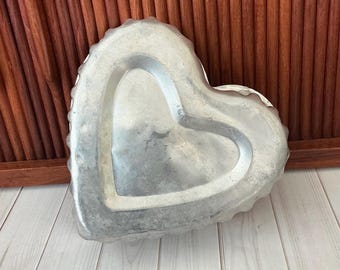 Vintage Aluminum Heart Mold, 5.5”, Tart Mold, Jello Mold, Farmhouse Kitchen, Kitchen Decor,  Baking, Valentines Day, 1960s