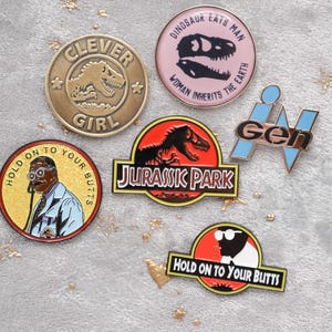 Pin de esmalte de Parque Jurásico: Chica lista, Dinosaurios - Coleccionable de la película