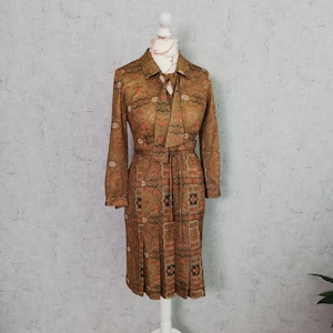 Vintage 70s Boho chic Midi Dress Paisley Floral Pussybow dress Pleated Skirt Dress Long sleeves Midi Dress Size Small Vintage Clothing Women