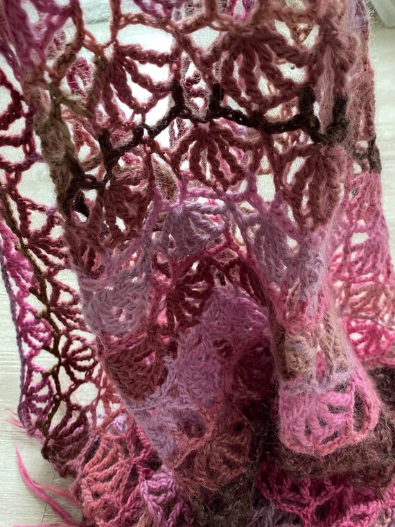 Vintage Hand-Crocheted Triangular Wool Shawl, Boh… - image 4