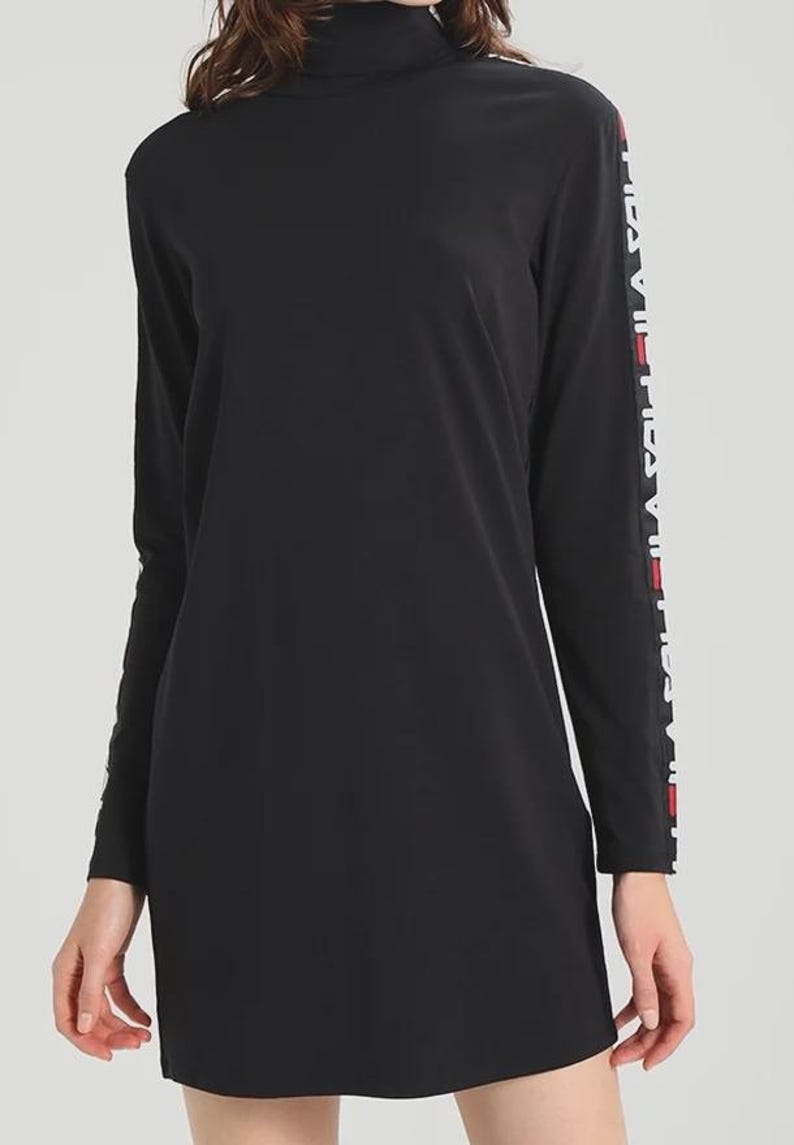 Vestido corto de cuello alto negro FILA, manga larga, estilo deportivo tipo túnica con cinta con logo, estilo streetwear athleisure de los 90 / Talla M imagen 14