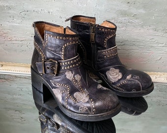 Vintage floral embroidered Leather ankle boots Western Boots Dark Brown Ankle boots Stacked Heels Ranch Boots Size UK 5 / EU 38 / US 7