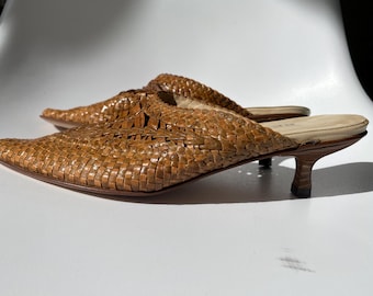 Mules vintage de piel trenzada marrón con punta larga – Hechas a mano en España: Talla UK 5 / EU 38 / US 7