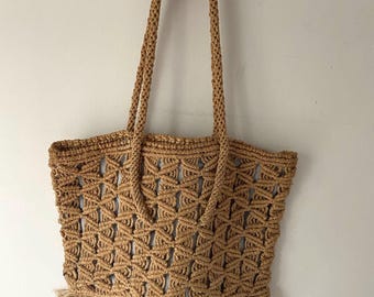 Vintage Macrame Jute Shoulder Bag: Boho Chic Fringed Beach Bag