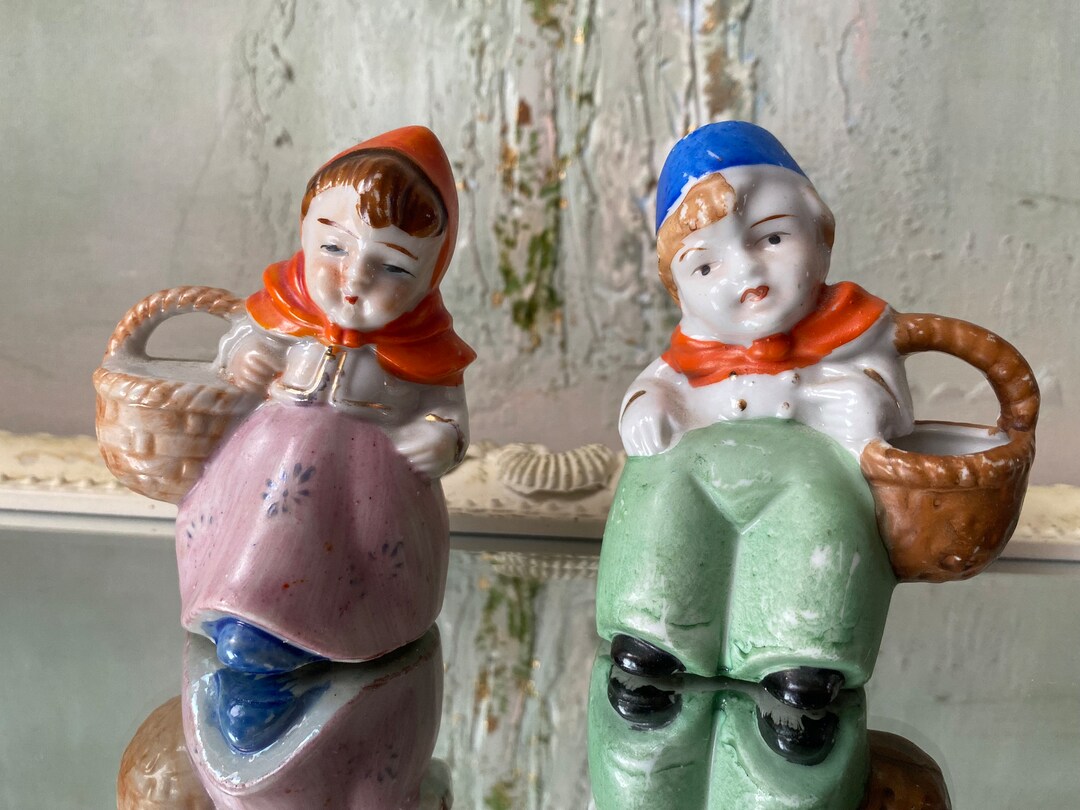 ヴィンテージオランダ磁器フィギュア：手描きの男の子と女の子のセット