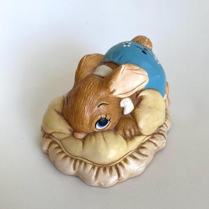 Vintage Pendelfin Rabbit Figurine: Hand-Painted Dodger Ornament