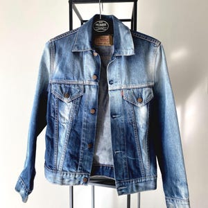 Vintage Levi's trucker denim jack: maat Small, begin jaren 2000