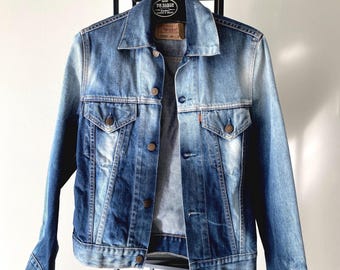 Vintage Levi’s Trucker Denim Jacket: Size Small, early 2000s