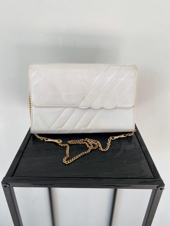 Vintage 70s White Leather Envelope Bag: Gold Chain Strap - Etsy display picture 2