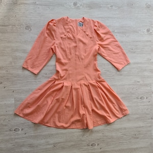Vintage jaren 80 jaren 90 oranje feestjurk voor vrouwen fit flare cocktail midi-jurk getailleerd lijfje jurk maat klein gemaakt in Finland vintage kleding