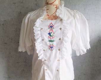 Blusa Dirndl blanca vintage bordada con mangas abullonadas y volantes