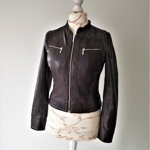 Veste en cuir marron foncé pour femme des années 90 Style minable veste courte en cuir zippée taille XS vintage vêtements femme