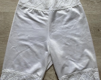 90s Vintage Lace Trim Cycling Shorts: XS Stretchy Sportswear