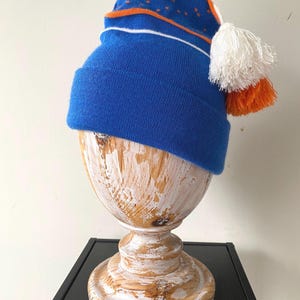Vintage Blau gestrickte Skimütze: Retro Bommel Wintermütze
