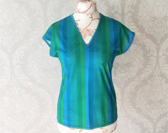 Vintage Striped Tank Top Tee / Green Blue Vertical Striped Sleeve Less V Neck Tank Top / Size Medium / Vintage Clothing