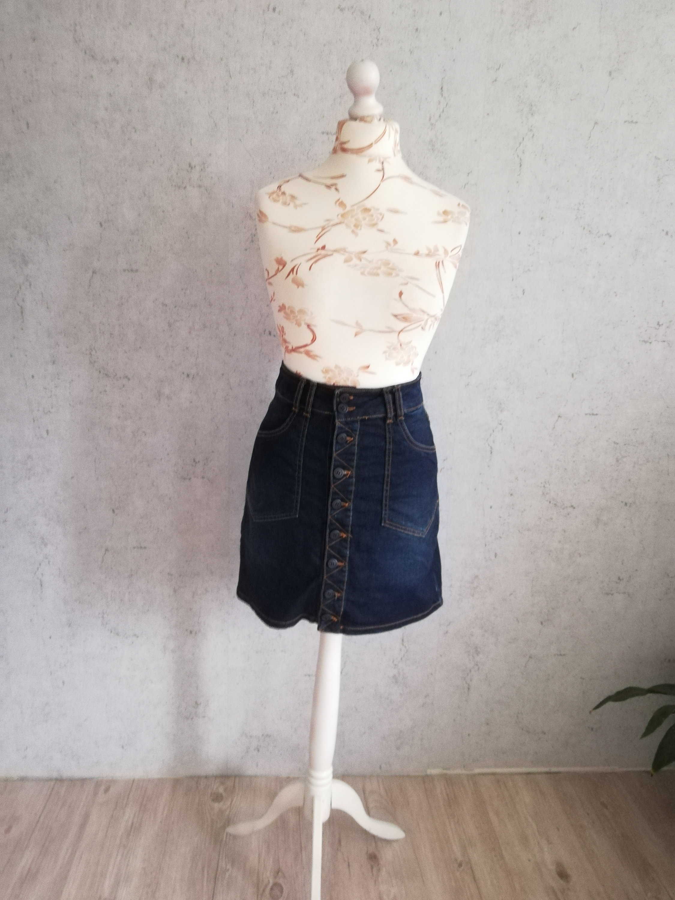 Jupe boutonnée devant zara new arrivals