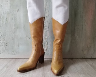 Destroy Cowboy Boots: Skórzane, wysokie buty w kolorze camel brown z ostrym noskiem (US 10.5 / EU 41)