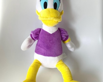 Peluche Daisy Duck vintage Disney 1995, objet de collection en peluche douce représentant un personnage de dessin animé.