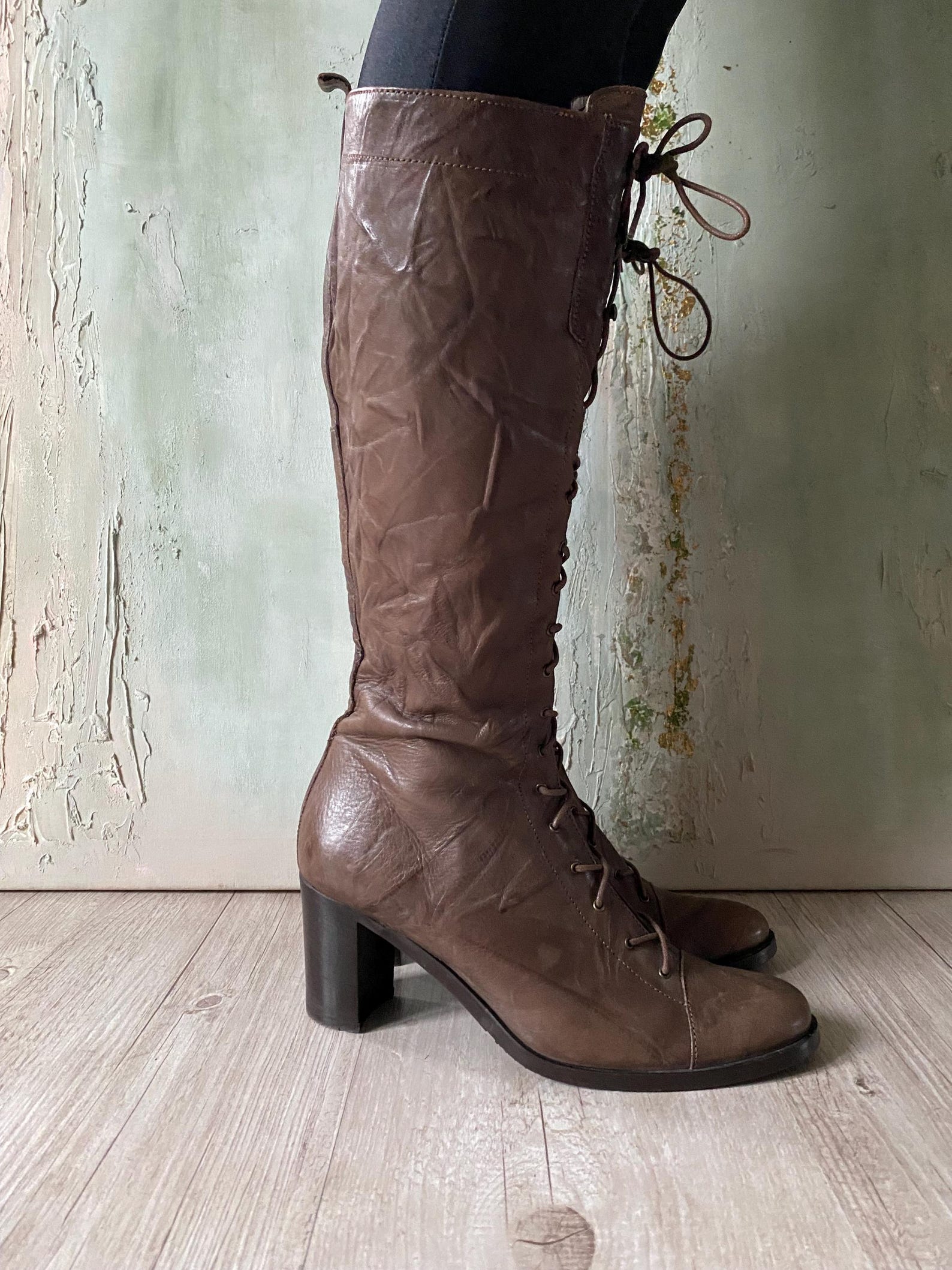 Vintage Brown Wrinkled Leather Lace-up Boho Chic Boots: EU 39.5 / US 8. ...