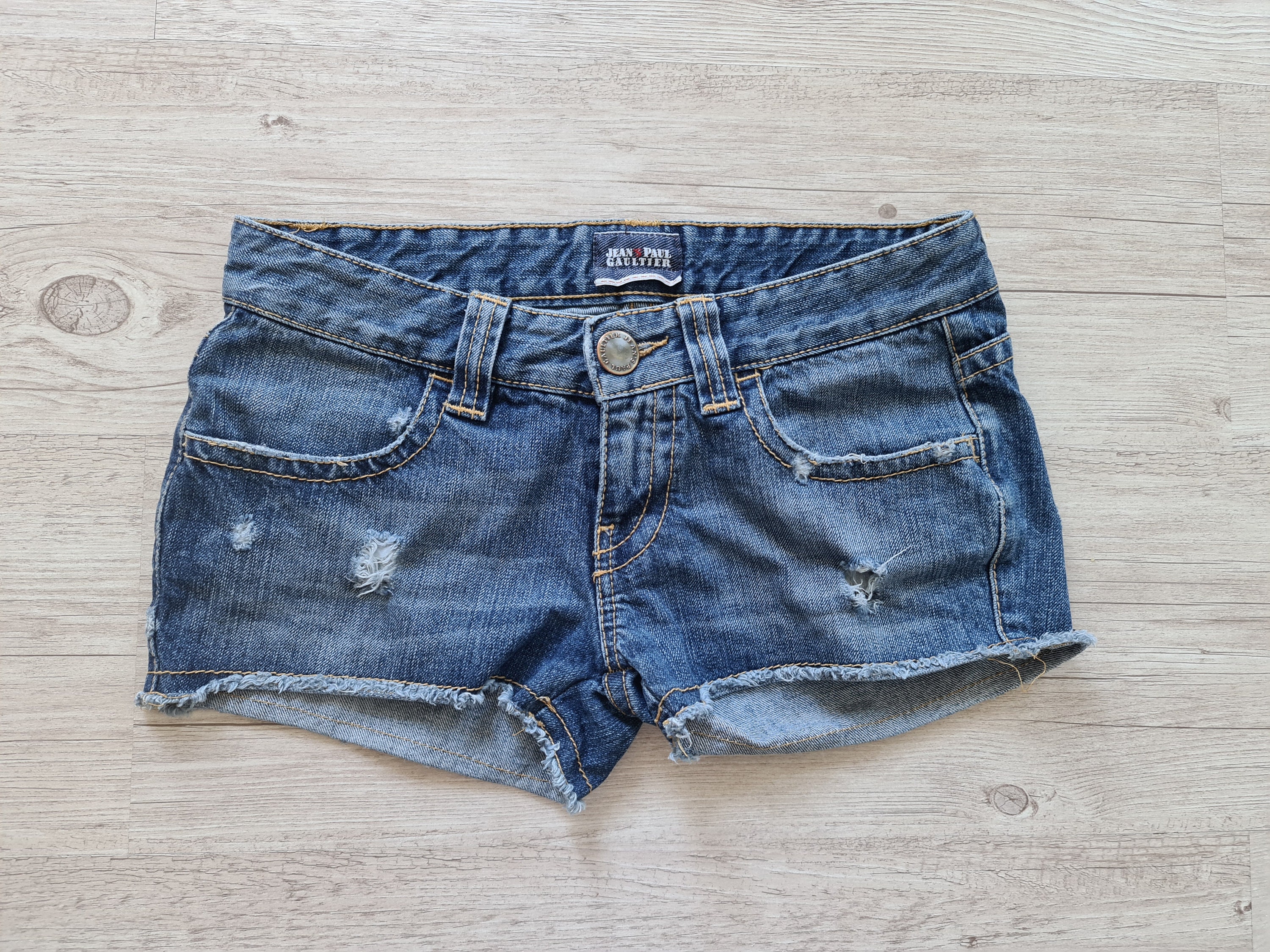ショートパンツ JEAN PAUL GAULTIER Women Shorts  Burmudas PA141C042000001 B Denim shorts in blue - Jean Paul Gaultier | Mytheresa