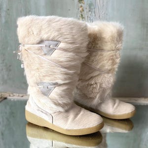 Vintage melkwitte bontlaarzen lange bont winterlaarzen suède franjes snowboots maat EU 37.5/US 7/UK 5 Made in Italy