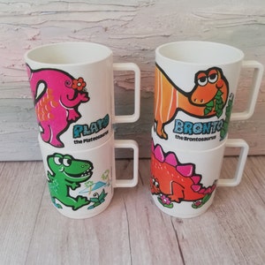 Vintage 1975 Dinoland Plastic Kids Mugs Set Plastic drinking set Camping accessories Made in USA Tourist set of 4 cups Set Of 4