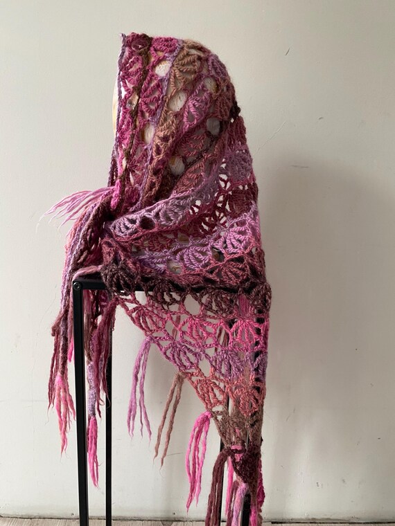 Vintage Hand-Crocheted Triangular Wool Shawl, Boh… - image 8