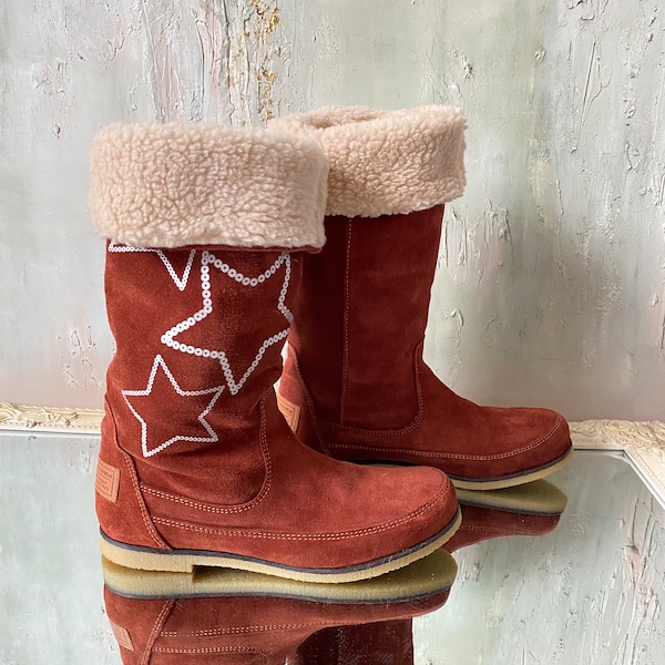 Vintage Tan Suede Flat High Boots Women Made in Germany Size EU 38 / UK 5.5 / US 7.5Flat Tamaris Boots 80s Vintage Clothing Women