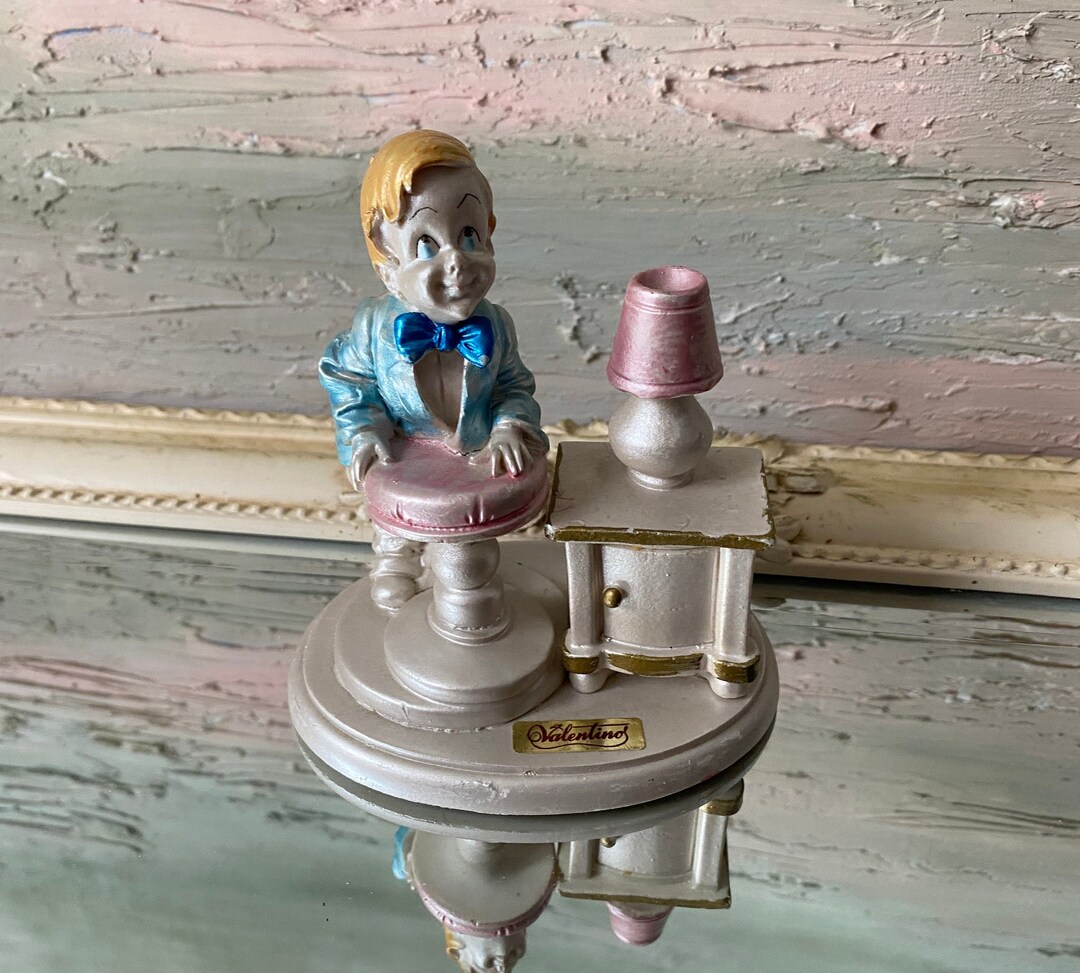 Vintage Valentino Figurine Made in Italy Resine Boy Figurine Valentino  Ornament Figurine - Etsy