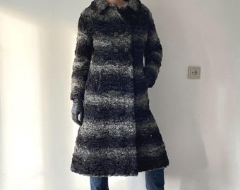 Manteau rayé en fourrure d'agneau de Perse vintage des années 70 - Petite taille