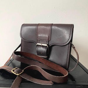Petit sac cartable à bandoulière en cuir marron foncé vintage Sac à bandoulière en cuir véritable épais Sac à bandoulière en cuir vintage