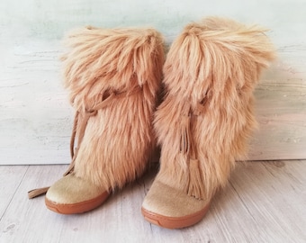 Oscar Sport Boots Beige Fur Winter Ski Boots with Suede Fringes Snow boots Womens Goat Fur Boots Size EU 38 / US 7 / UK 5 Made in Italy