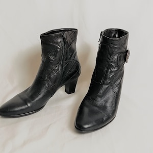 Vintage diepbruine leren enkellaarzen dames gewatteerde laarzen maat EU 37 / UK 4 / US 6 puntige teen cowboystijl enkellaarsjes met gesp
