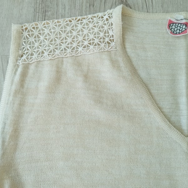 Vintage Beige Ceam Knit Top 80s Summer V Neck Top Blouse Size Small / Medium Acril knit tank top Vintage Clothing Women
