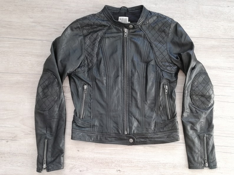 Vintage 90s Black Leather Biker Jacket Women Black Leather Quilted Shoulde Crop Jacket Zip Up BJacket Size Small Vintage Clothing Women image 3