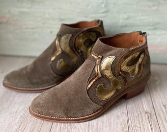 Leather Cowboy Boots: Embroidered Western Heeled Ankle Boots (EUR 38 / UK 5 / US 7)