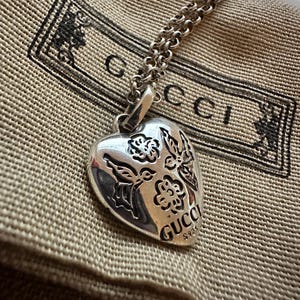 Gucci Vintage 925 Sterling Silver Blind For Love Pendant Necklace